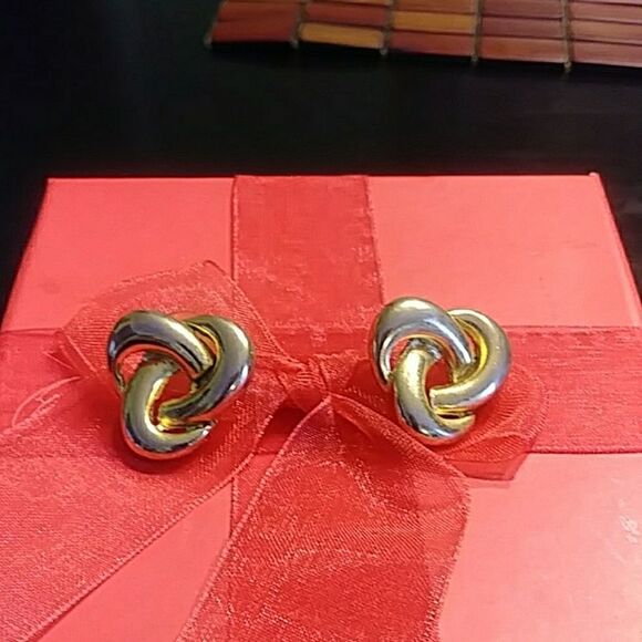 Jewelry - 3/$10🔥Gold plated ear rings